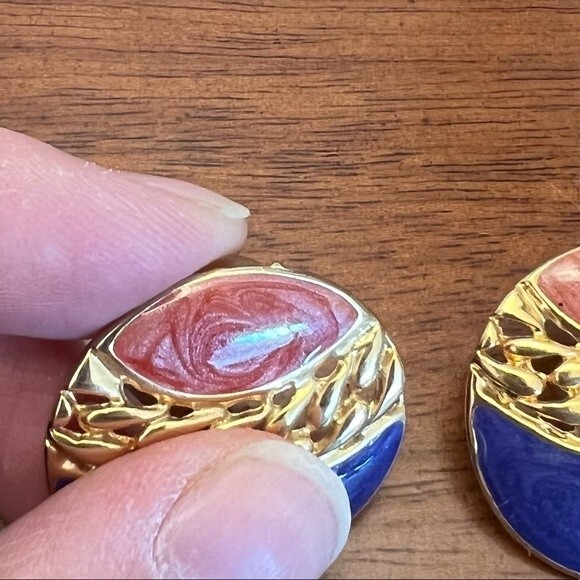 80s Vintage Button Earrings Oversized Pink & Purple Gold Tone Filigree Studs - Picture 6 of 6